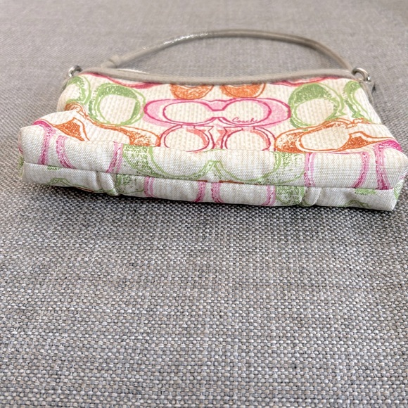 Coach Vintage Poppy Wristlet - Picture 7 of 8